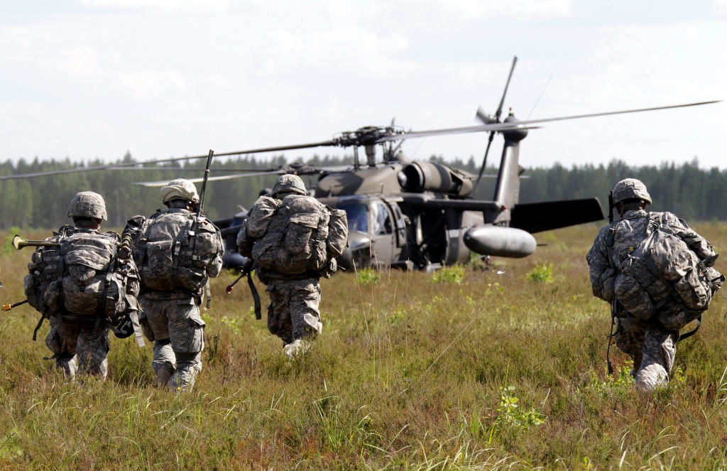 NATO turpinās mācības Austrumeiropā, lai dotu signālu par gatavību