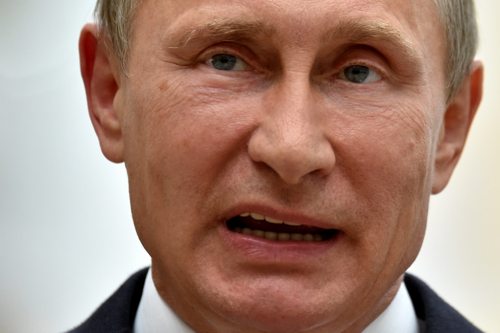 papildināts (18:00) - Putins sarunās piedāvās apsvērt valsts statusa piešķiršanu Austrumukrainai