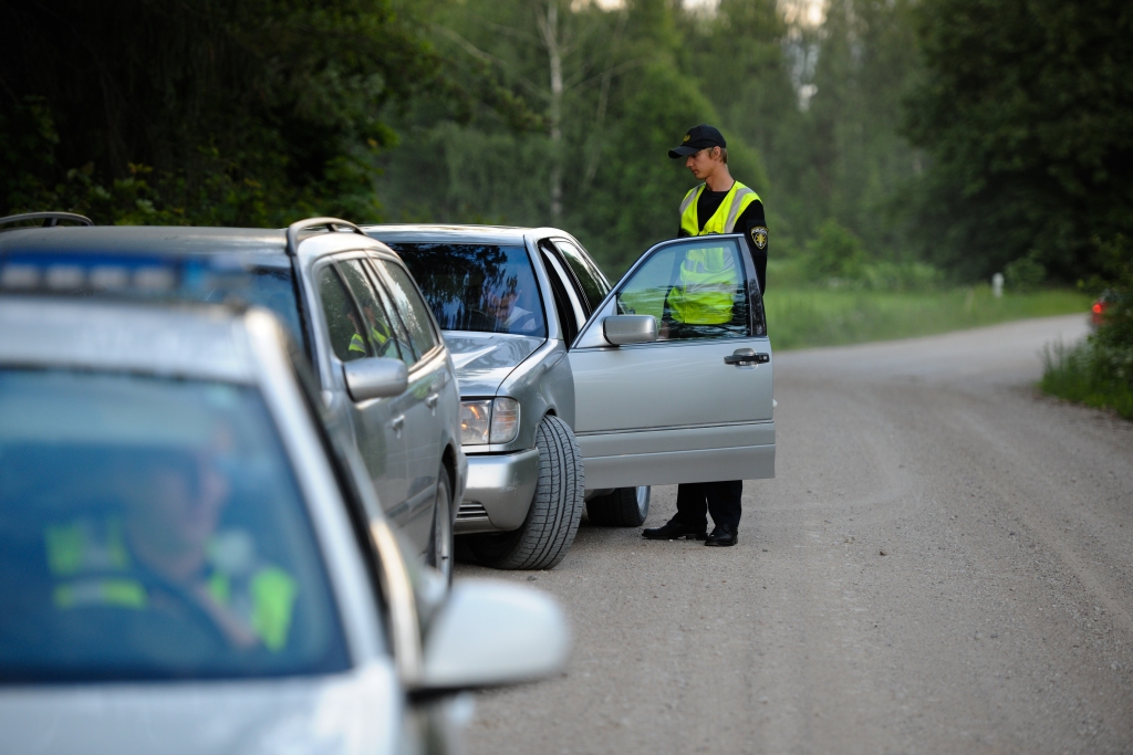 Autovadītāji par kukuļdošanu sēdēt negrib