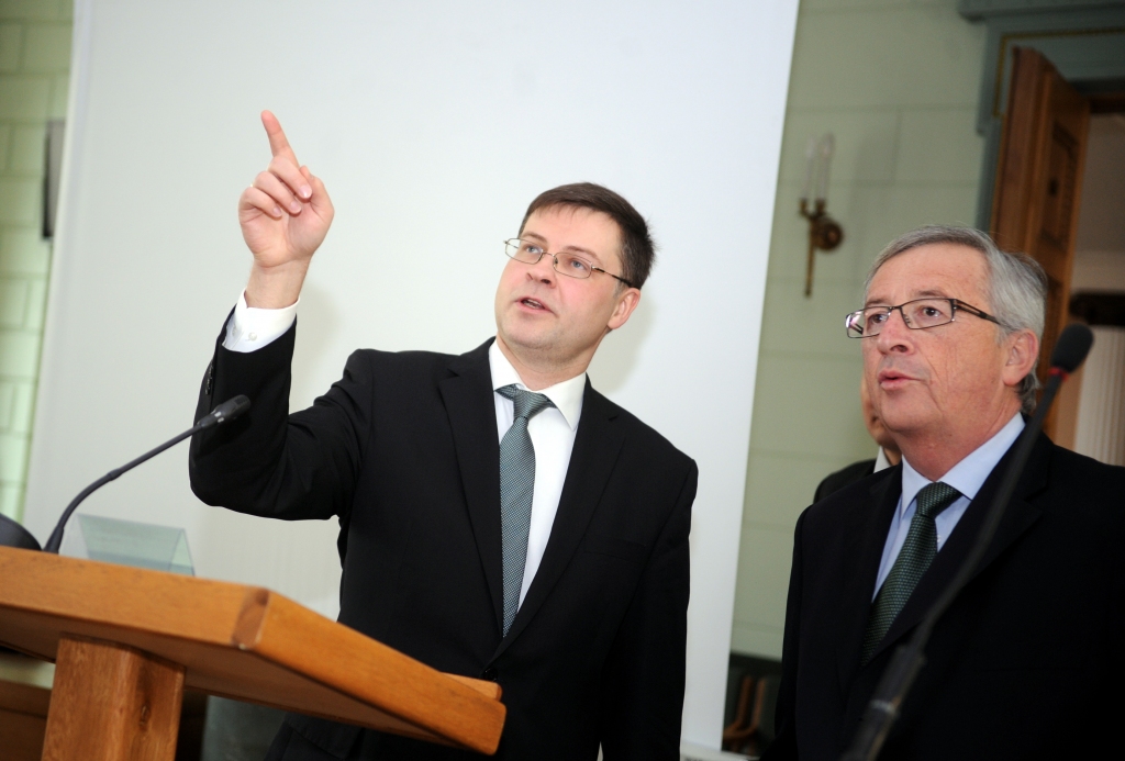 papildināts (12:46) - Dombrovskis noliedz ziņas par viņam piedāvāto EK viceprezidenta un enerģētikas savienības komisāra portfeli