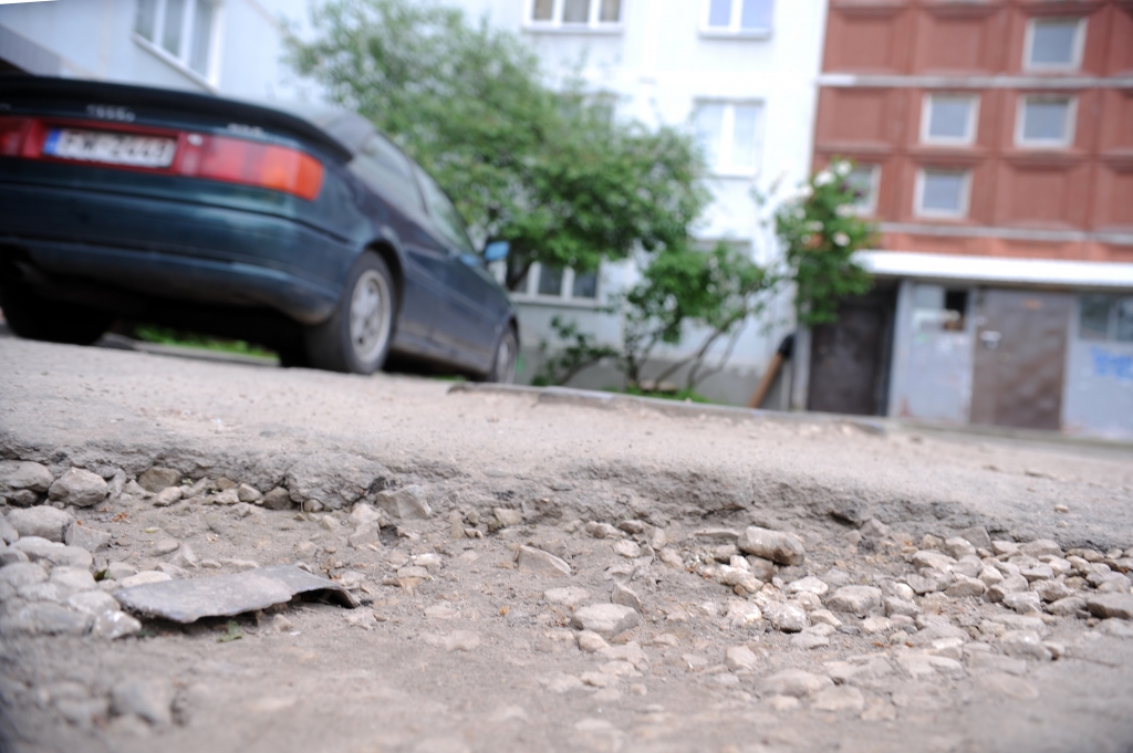 Autovadītāja Rīgā uzbrauc divgadīgam bērnam