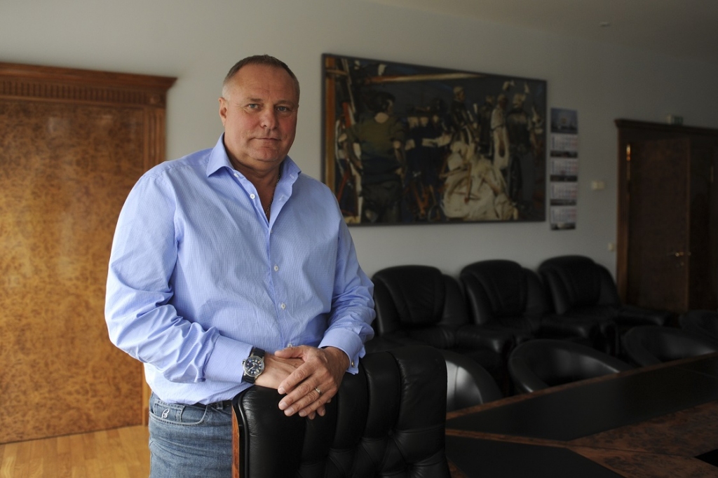 Loginovs neizpratnē par pārmetumiem viņa darbam