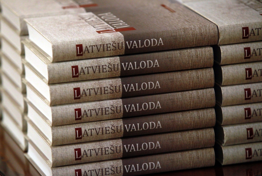 Latviešu valodas un literatūras eksāmenu vēlas pārveidot kā domrakstu