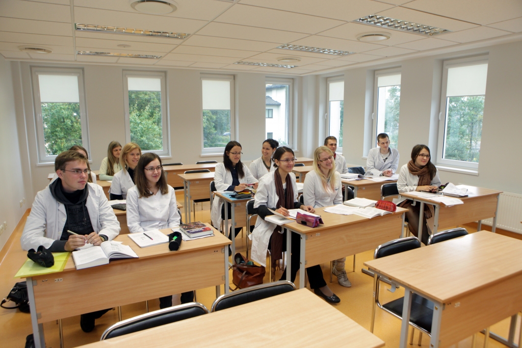 Peļņa par studentu galvām