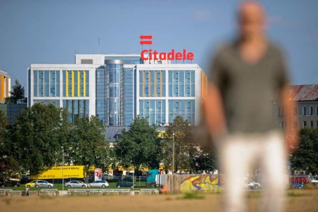 Laikā, kad izšķīrās Citadeles cena, politiķi un pircēji kopīgi izklaidējušies