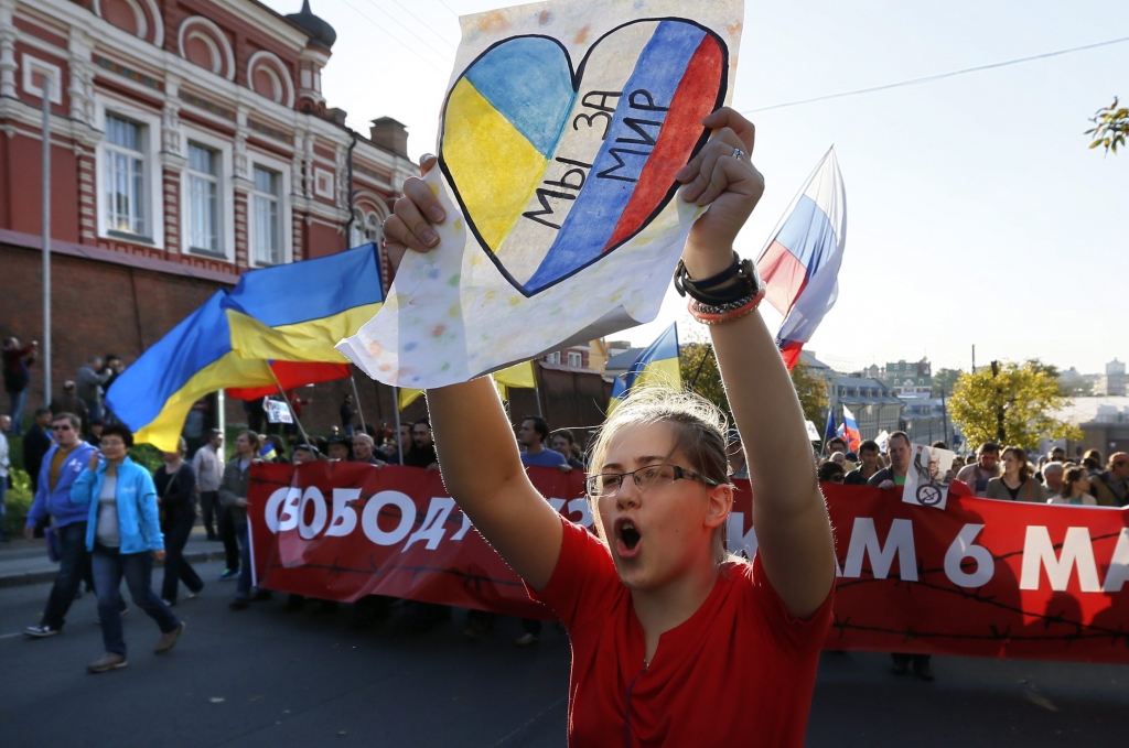 FOTO: "Putin, izbeidz neprātu!" - Maskavā protestē pret Krievijas agresiju Ukrainā
