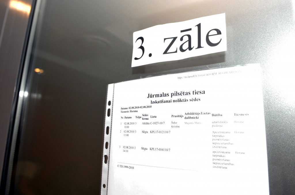 Raidījums: Aizdomās par dokumentu viltošanu no amata atstādināta Jūrmalas pilsētas tiesas tiesnese