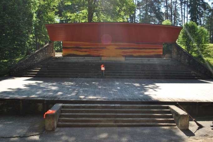 Smiltenieši nobalsojuši par monumentāla karoga uzstādīšanu Jāņu kalnā