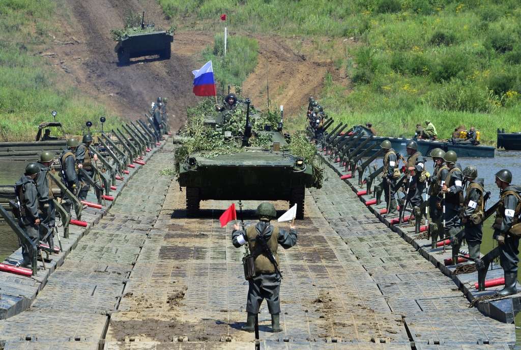 Krievijā ar 95 000 karavīru dalību sākas gada lielākās militārās mācības