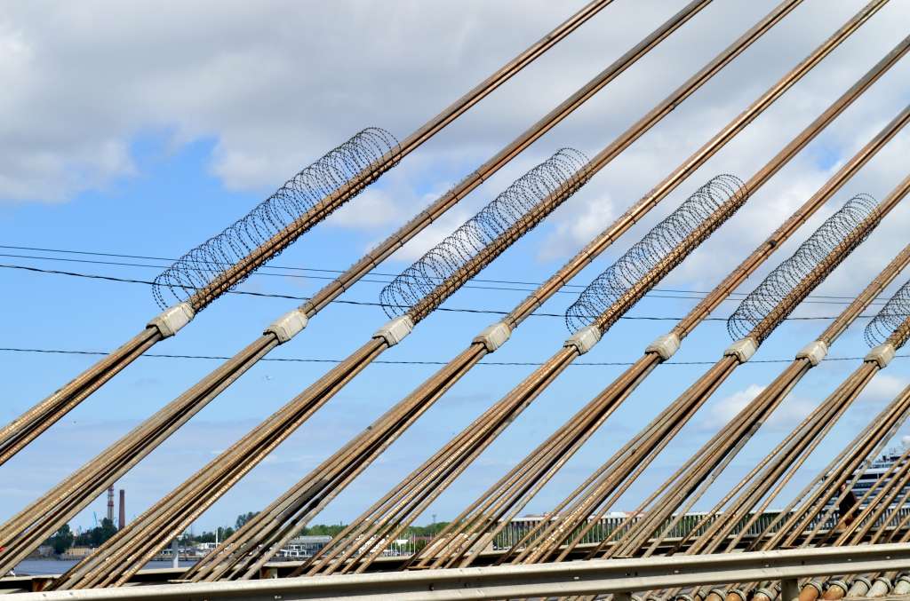 Plāno pārbūvēt Vanšu tilta ievadus un veikt pasākumus pret nesankcionētu cilvēku uzkāpšanu vantīs