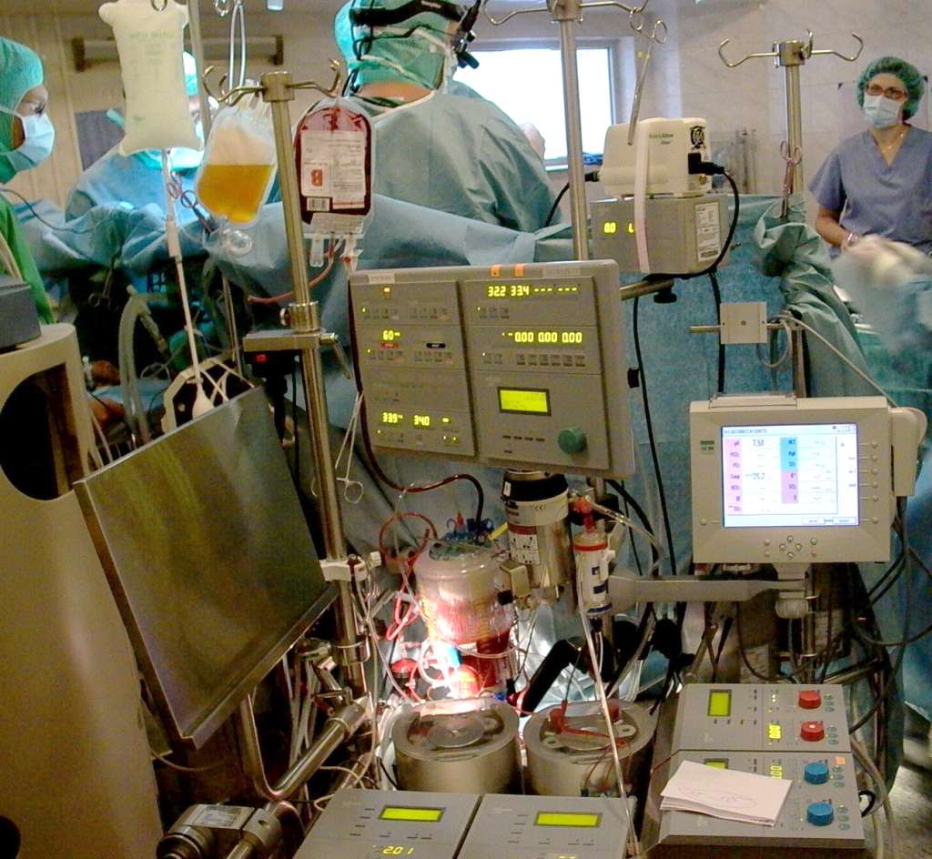 Pirmais bērns, kuram Latvijā veikta sirds transplantācija, izrakstīts no slimnīcas