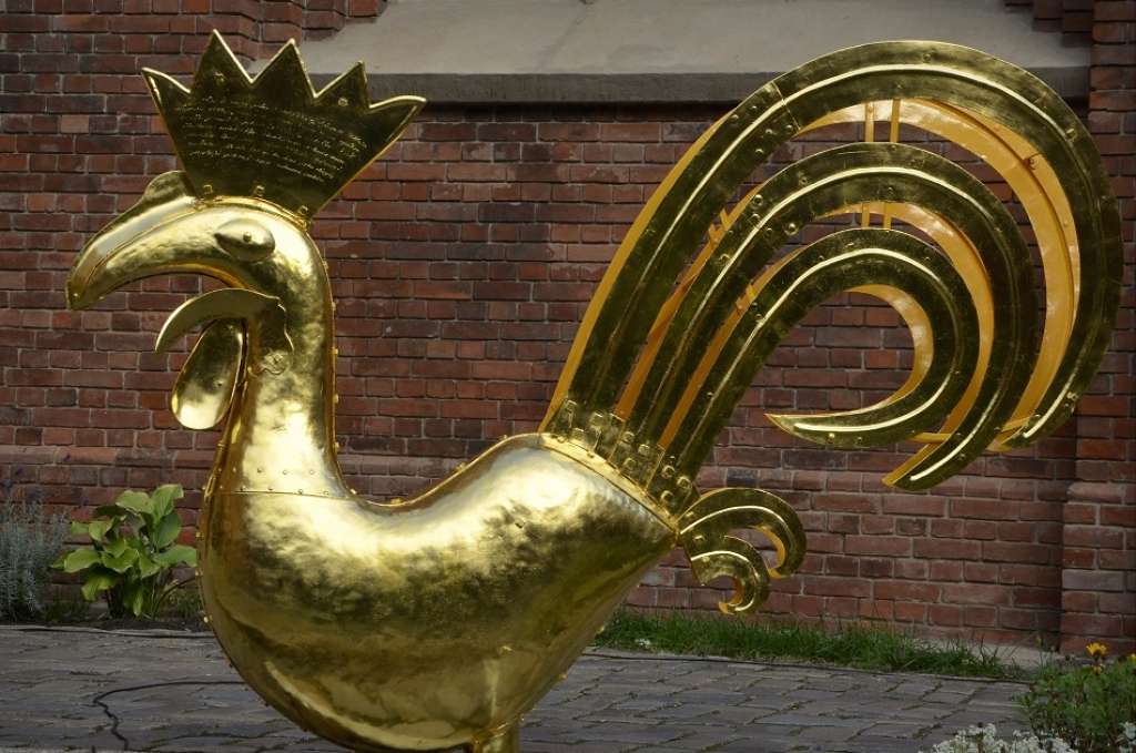FOTO: Svaigi zeltītais Doma gailis atkal spīdēs tornī
