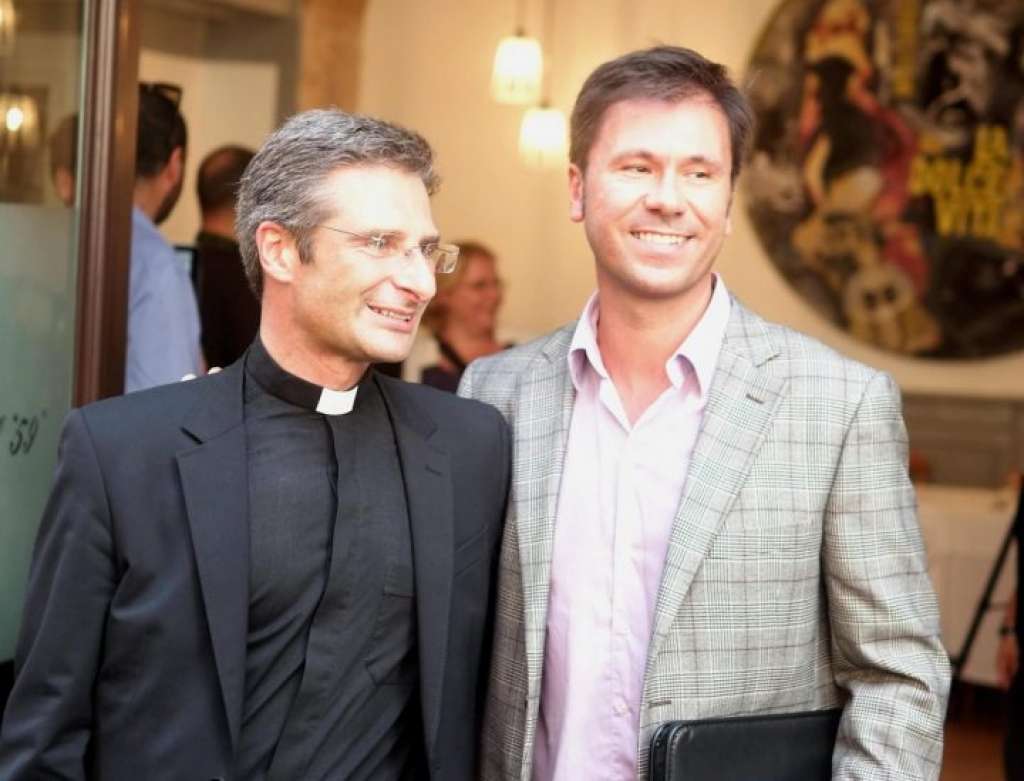 Poļu priesteris Vatikānā atklāj, ka ir gejs