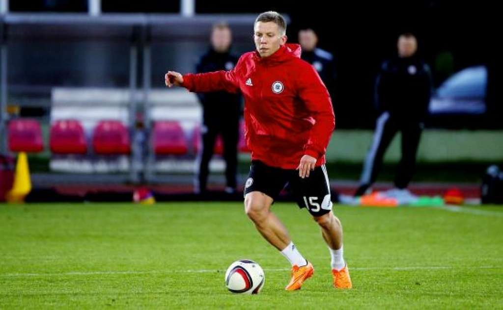 Ar svaigu elpu uzbrukumā. Latvijas futbolisti gatavojas spēlei Islandē