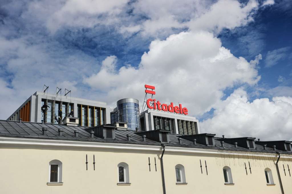 Citadeles komisijas vainīgo sarakstā arī Straujuma un Vējonis