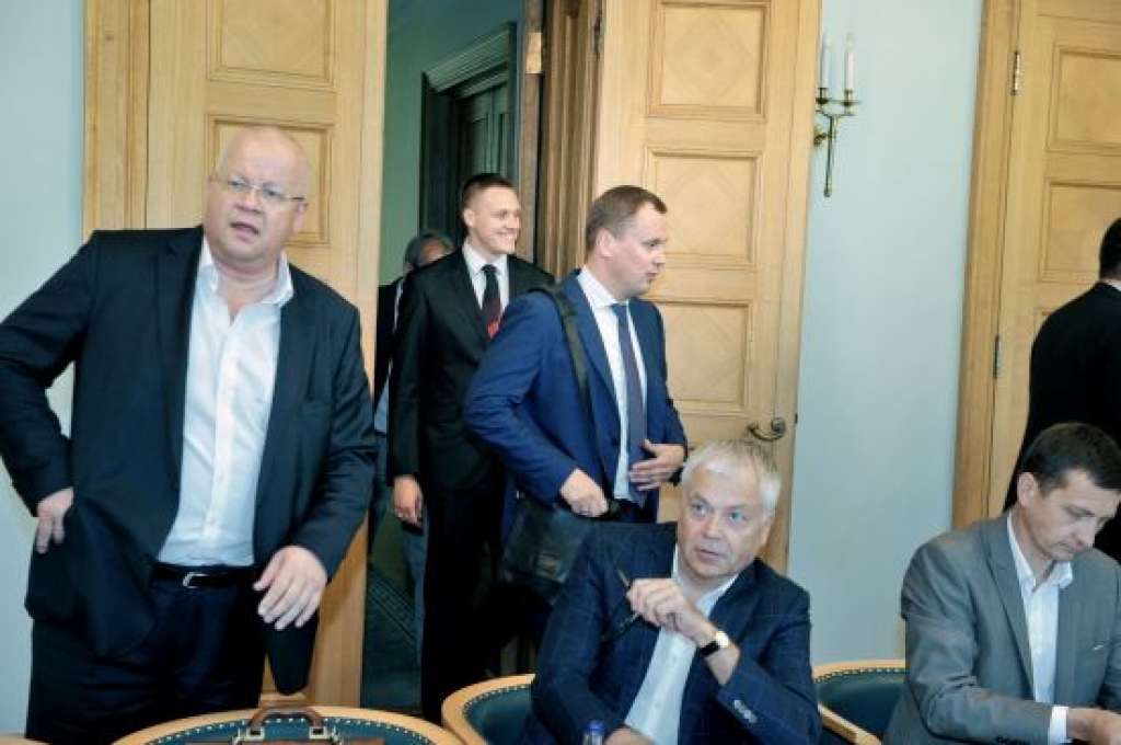 Izredzētie pie valdošās koalīcijas galda