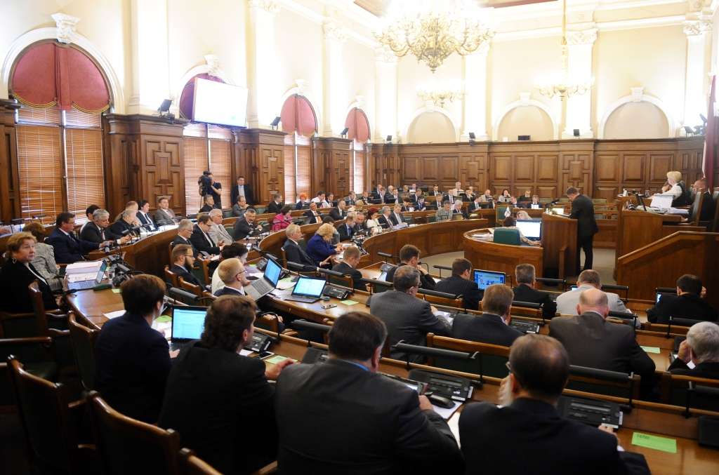 Aptauja: Saeimai uzticas 18% iedzīvotāju - zemākais rādītājs šī sasaukuma laikā