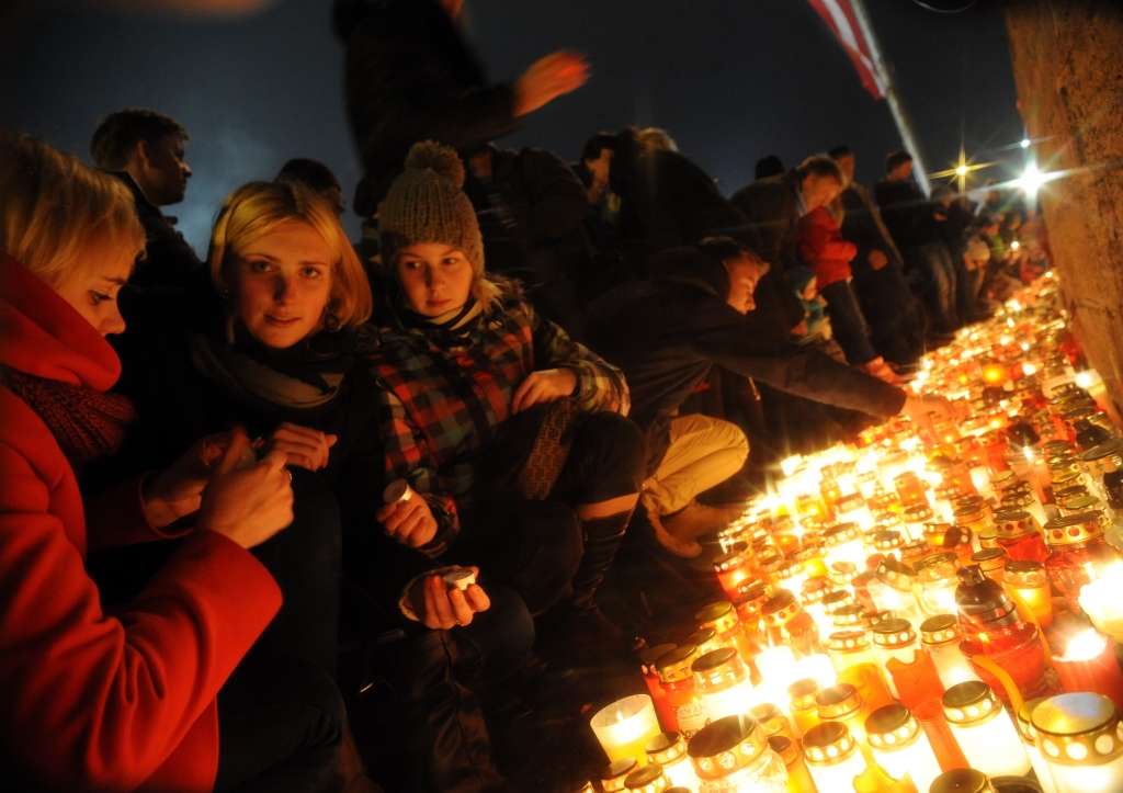 Lāčplēša dienas pasākumu laikā Rīgā vietām ierobežos satiksmi; slēgs 11.novembra krastmalu