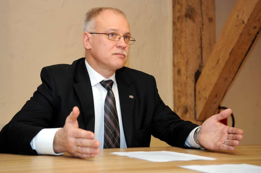 Keris: Lidmašīnām 80 miljonus atrada, dzīvību glābējiem - tikai 10