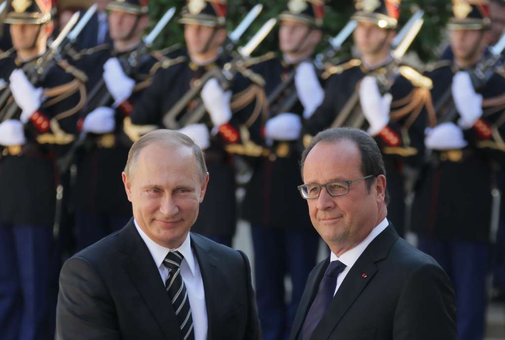 Putins un Olands vienojas ciešāk koordinēt sadarbību Sīrijā