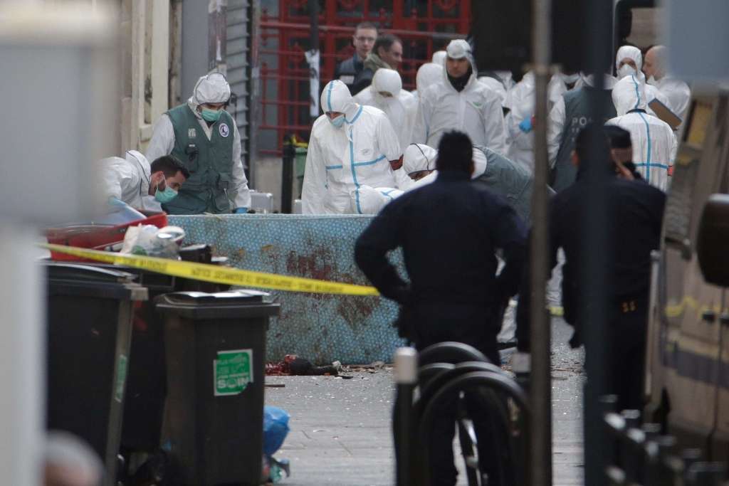 Policijas operācijā Parīzes priekšpilsētā Sendenī divi mirušie