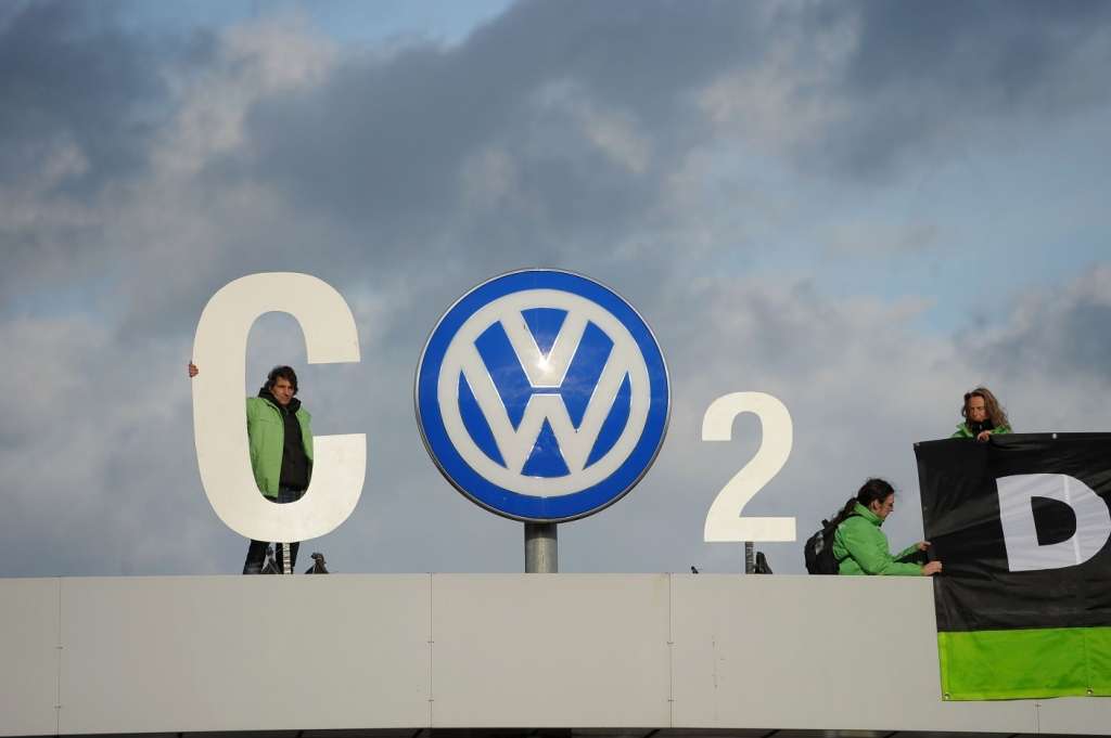 Volkswagen atzīstas melos arī par trīslitru dīzeļdzinēju izmešiem