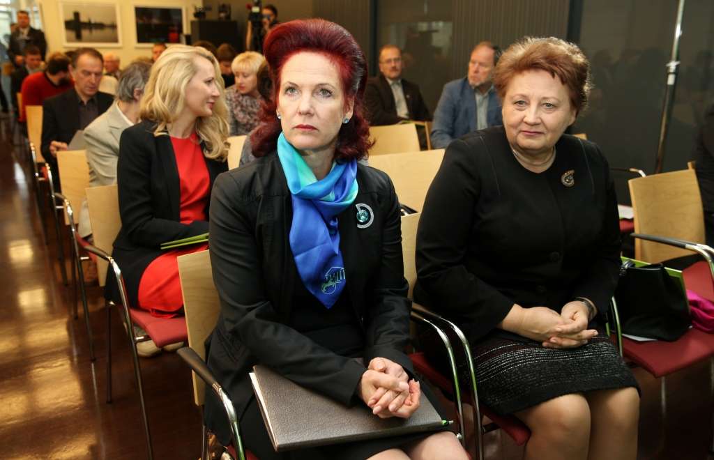 Rasnačs: Ir divas Vienotības - Āboltiņas neprognozējamā un Straujumas pozitīvā