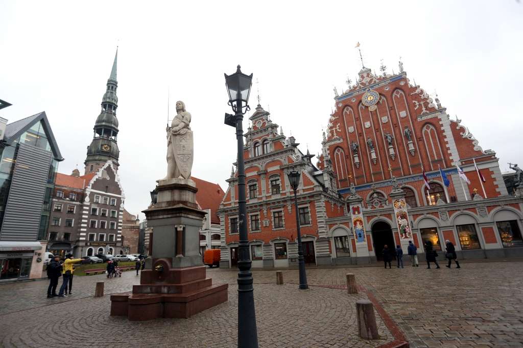 Gandrīz piektdaļa iedzīvotāju domā, ka tiem nākamgad būs vairāk naudas