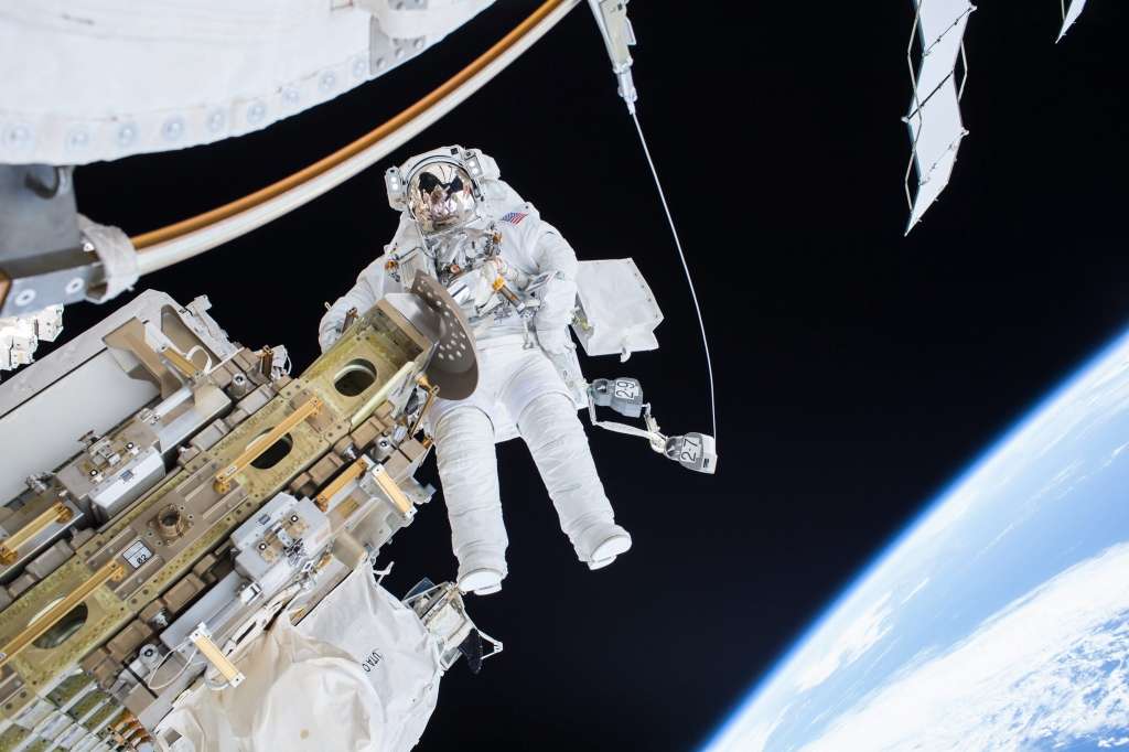 Britu astronauts atvainojas par nepareiza numura uzgriešanu, zvanot no kosmosa