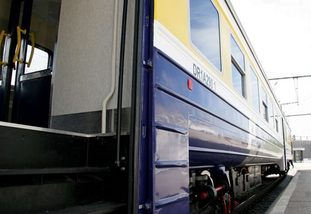 Salaspilī vilciens sabrauc sievieti; vilcienu kustība atjaunota