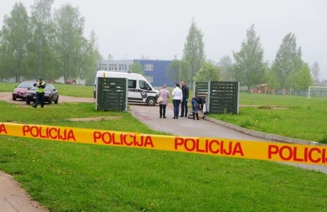 Tiesai nodod krimināllietu par slepkavību Valkā