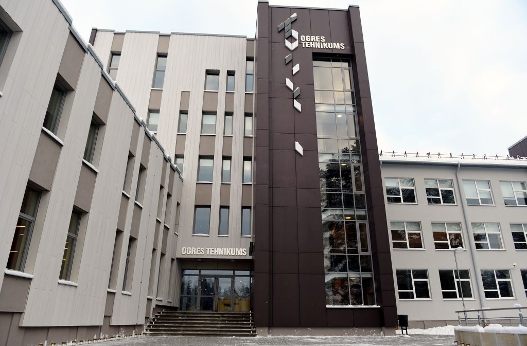 FOTO: Atklāts par 12,6 miljoniem eiro rekonstruētais Ogres tehnikums