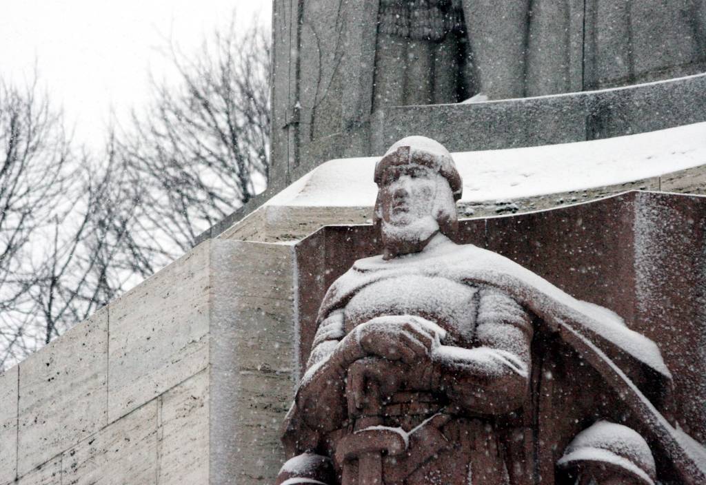 Nākamās nedēļas vidū atgriezīsies neliels sals un sniegs