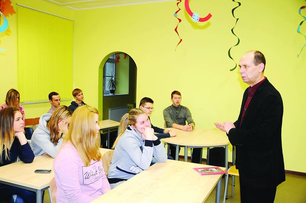 Skolēniem stāsta par barikādēm