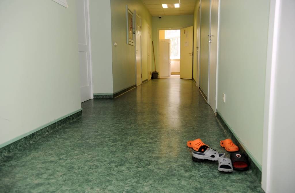 Pirmajiem patvēruma meklētājiem no Grieķijas veic veselības pārbaudes; sūdzību neesot
