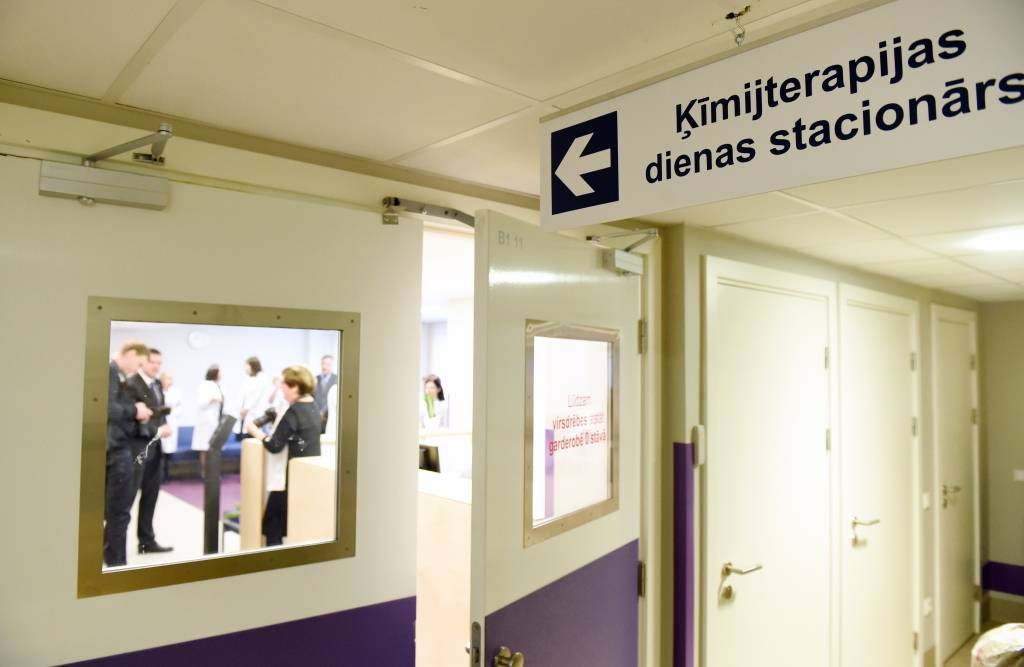 FOTO: Latvijas Onkoloģijas centrā atklāj rekonstruēto Ķīmijterapijas un hematoloģijas klīniku