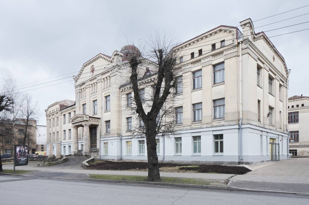 Papildināta ar FOTO: Ekspluatācijā nodod bijušās Sarkanā Krusta slimnīcas pirmo kārtu
