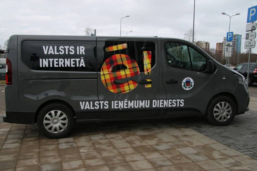 Elektroniskos pakalpojumus Valkas novadā palīdzēs apgūt VID “e-busiņš”
