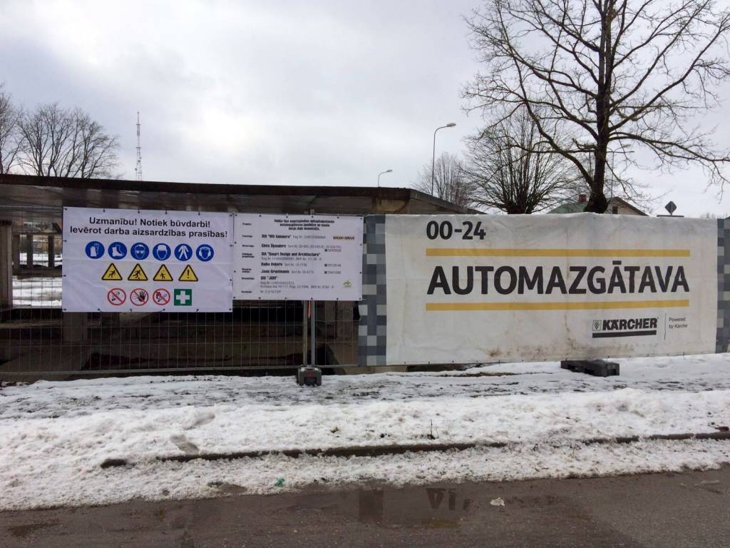Investējot 400 000 eiro, Valmierā būvē Wash & Drive automazgātavu