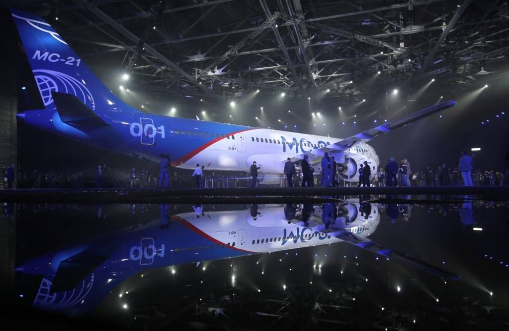 FOTO: Prezentēts Boeing un Airbus konkurents – Krievijas jaunākais ražojums Irkut MC-21