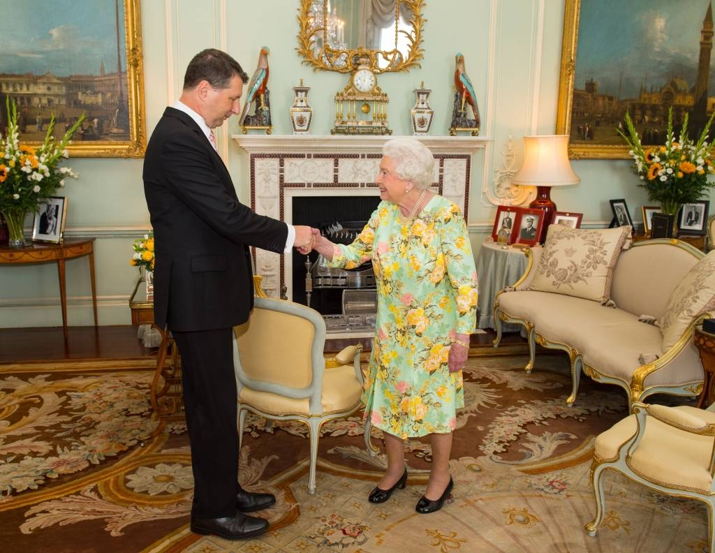 Vējonis ielūdzis karalieni Elizabeti II 2018.gadā apmeklēt Latviju