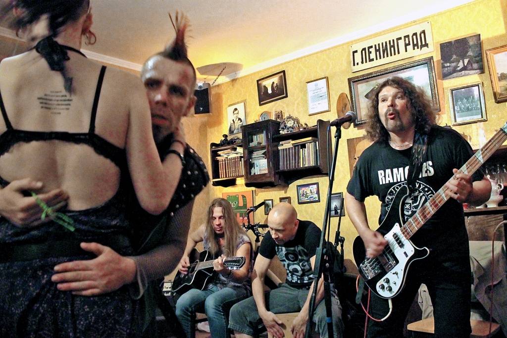 Joņeva gars, AC/DC spars un liekais svars