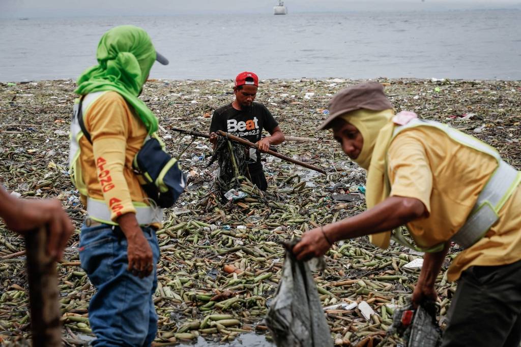 FOTO: Honkongu un Ķīnas dienvidus posta taifūns Nida