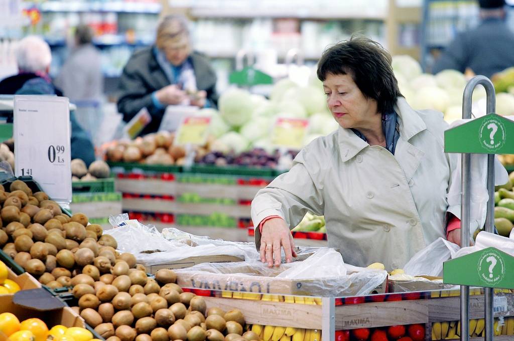 Atkal diskutē par veikalu slēgšanu svētkos