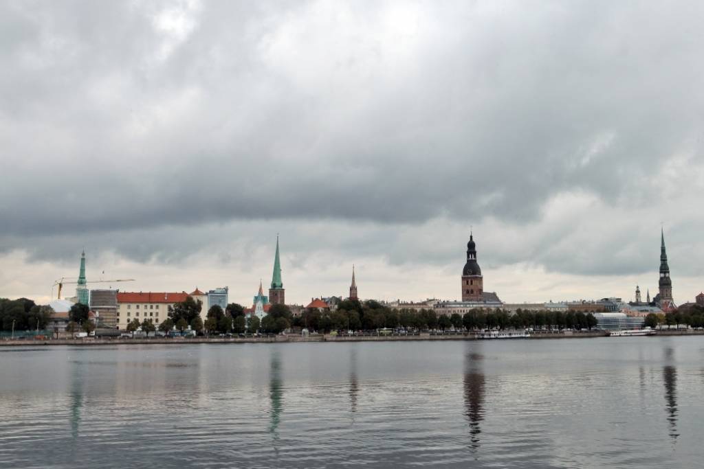 Sestdiena būs silta, bet apmākusies