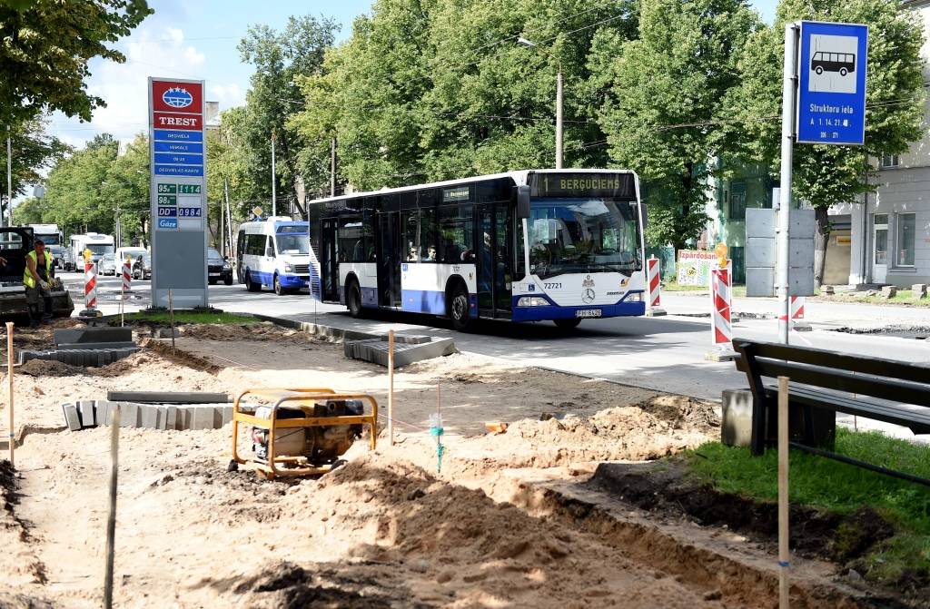 Atzīst, ka visus centrālo Rīgas ielu remontdarbus nevarēs pabeigt laikus