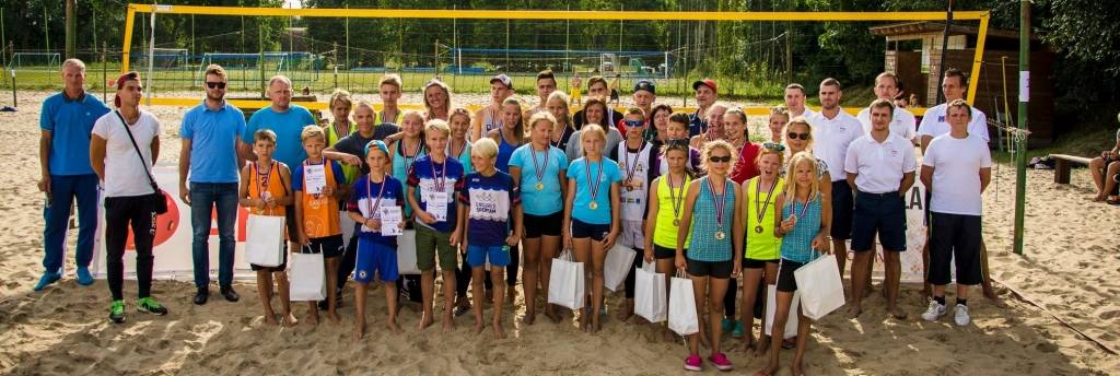 Jaunie volejbolisti sacenšas Latvijas čempionātā