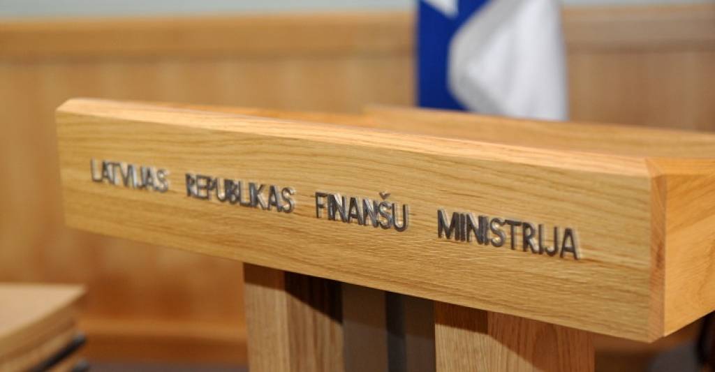 Valsts amatpersonai varētu būt deklarācijā jānorāda arī kopdzīves partneris