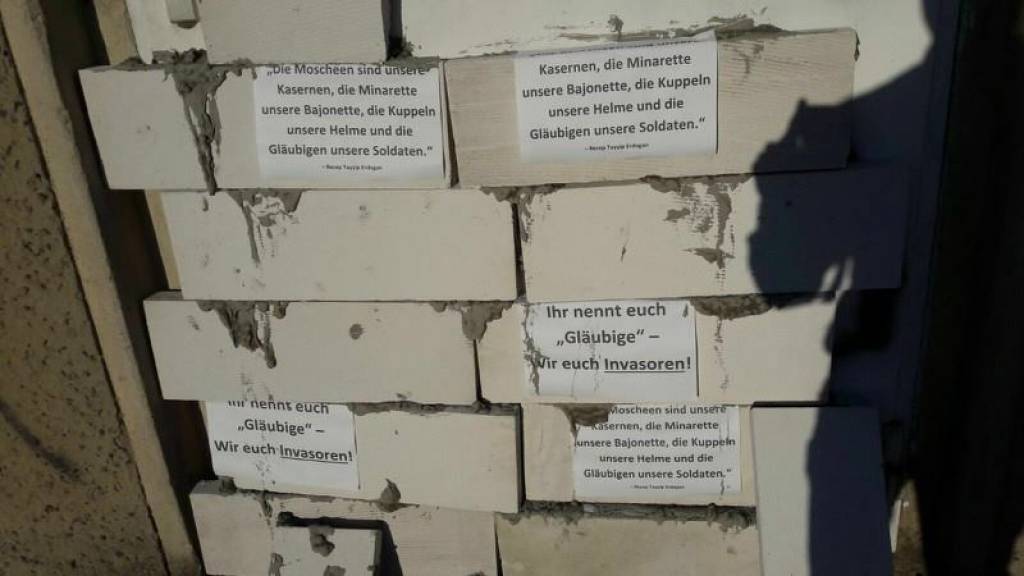 Vācijas policija izmeklē mošejas durvju aizmūrēšanu