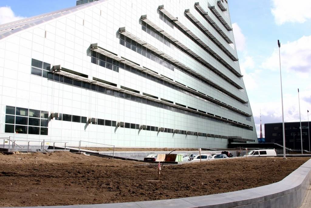 KM pieļauj prasīt kompensāciju par Gaismas pils bojāto flīžu mainīšanu